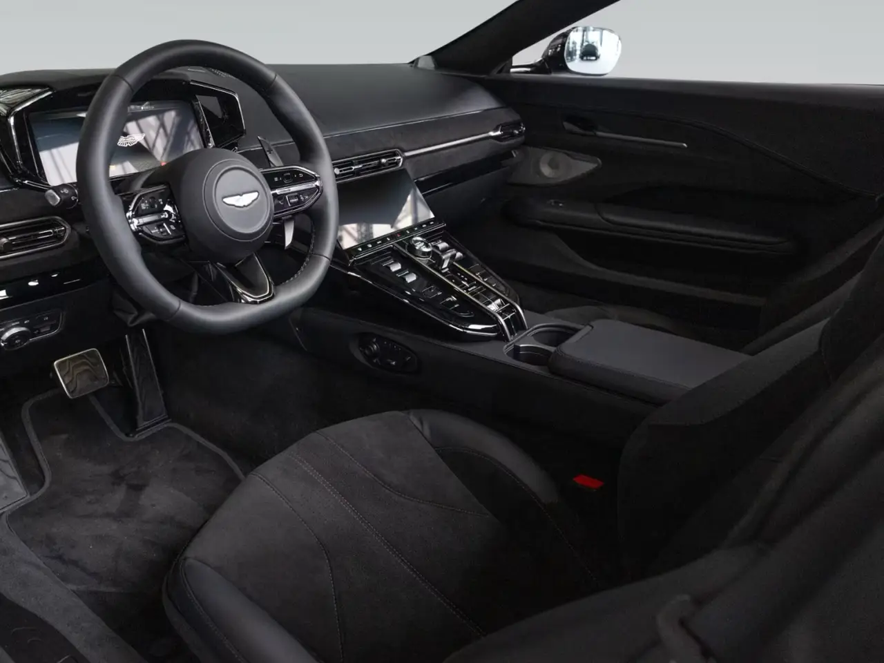 Aston Martin Vantage V8 Spider 2026, Frontansicht — Munich Luxury Cars, München. Der Aston Martin Vantage V8 Spider, Modelljahr 2026, verbindet 665 PS mit offenem Fahren…