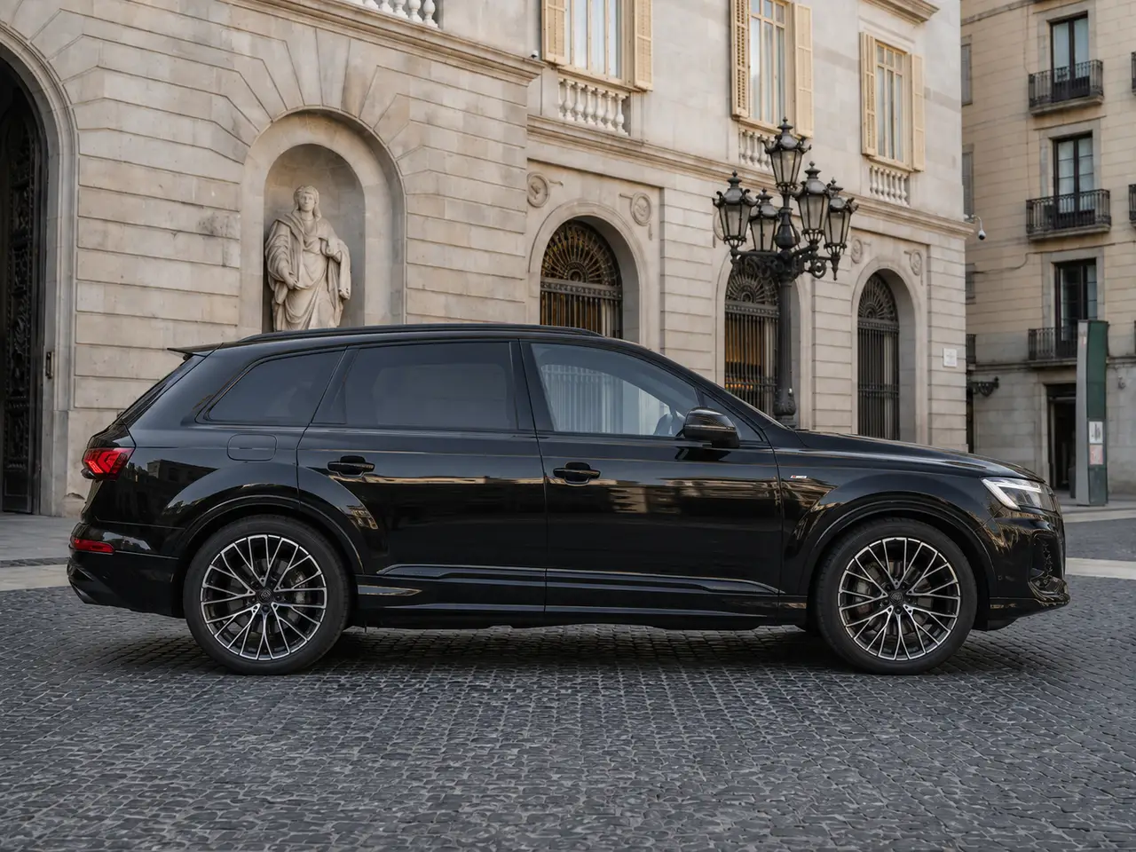 Audi Q7 50 TDI S-Line Edition 2025, Außenansicht — Munich Luxury Cars, München. Der Audi Q7 50 TDI S-Line Edition (Modelljahr 2025) verbindet die Aufbauhöhe und den…