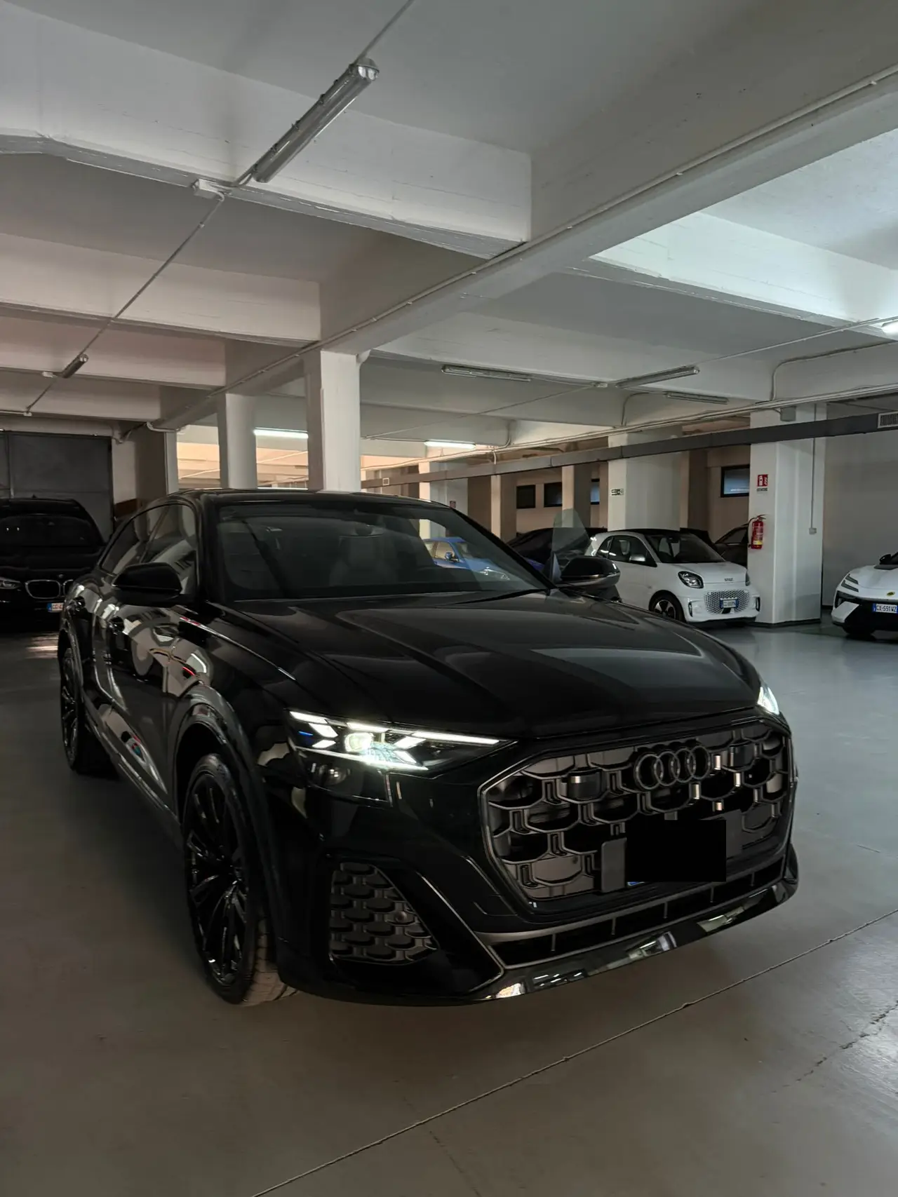 Audi Q8 2025, Frontansicht — Munich Luxury Cars, München. Der Audi Q8 verkörpert die ruhige, souveräne Seite des SUV-Segments: 340 PS, fünf…