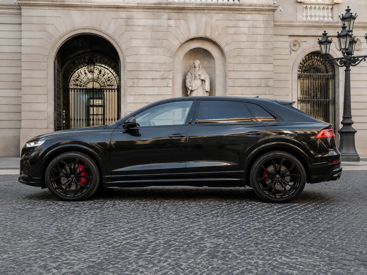 Audi Q8 2025, Innenraum — Munich Luxury Cars, München. Der Audi Q8 verkörpert die ruhige, souveräne Seite des SUV-Segments: 340 PS, fünf…