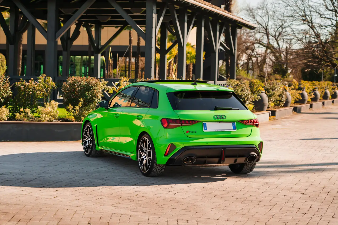 Audi RS3 Restyling 2025, Außenansicht — Munich Luxury Cars, München. Der Audi RS3 Restyling verbindet die Kompaktheit eines Alltagsautos mit der Leistung…