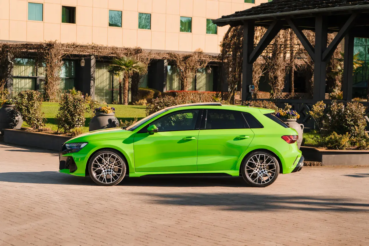 Audi RS3 Restyling 2025, Frontansicht — Munich Luxury Cars, München. Der Audi RS3 Restyling verbindet die Kompaktheit eines Alltagsautos mit der Leistung…