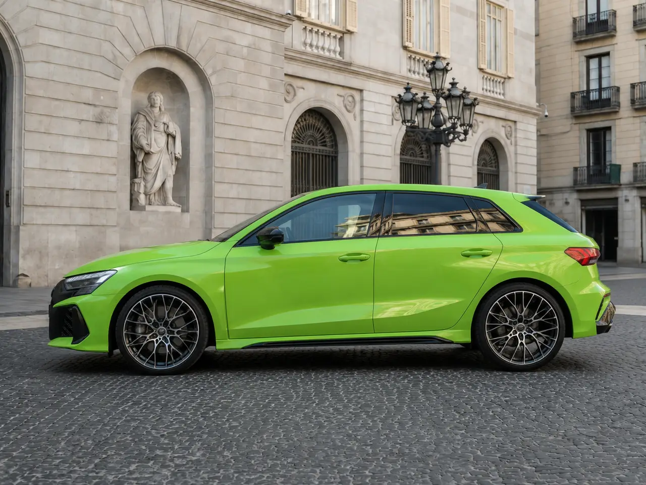 Audi RS3 Restyling 2025, Außenansicht — Munich Luxury Cars, München. Der Audi RS3 Restyling verbindet die Kompaktheit eines Alltagsautos mit der Leistung…