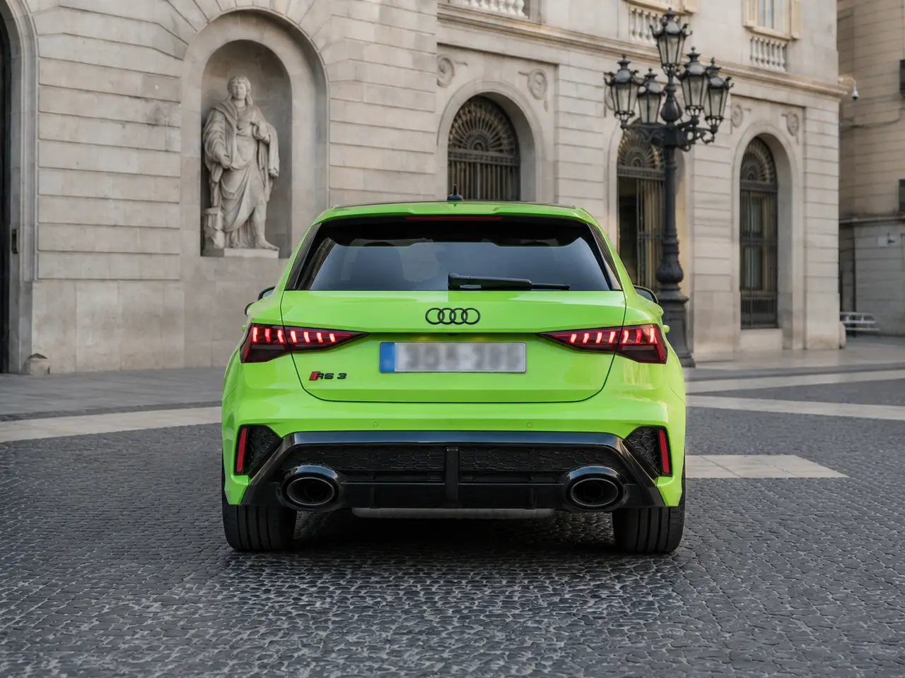 Audi RS3 Restyling 2025, Heckansicht — Munich Luxury Cars, München. Der Audi RS3 Restyling verbindet die Kompaktheit eines Alltagsautos mit der Leistung…
