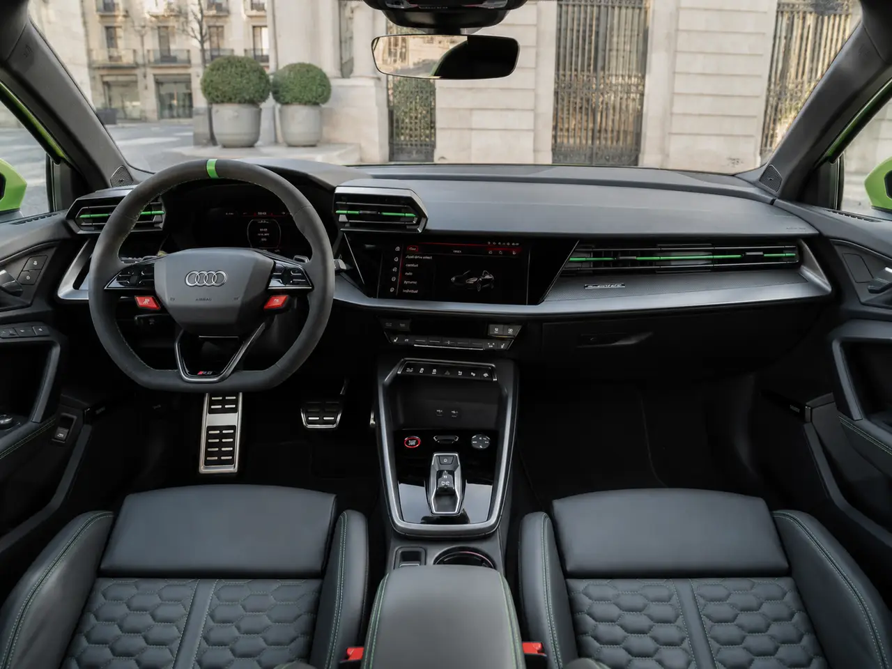 Audi RS3 Restyling 2025, Innenraum — Munich Luxury Cars, München. Der Audi RS3 Restyling verbindet die Kompaktheit eines Alltagsautos mit der Leistung…
