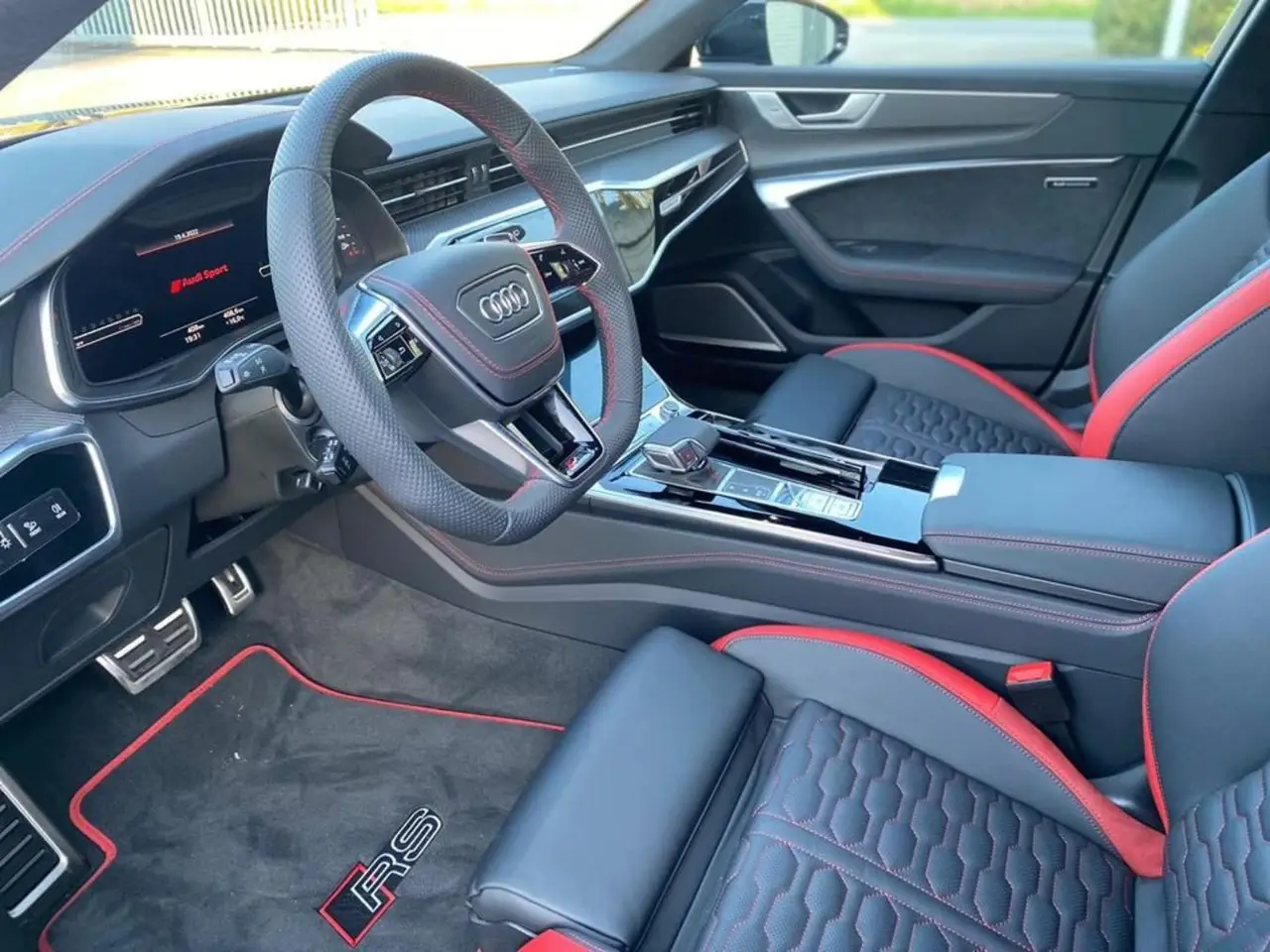 Audi RS6 2022, Frontansicht — Munich Luxury Cars, München. Der Audi RS6 ist kein Zweisitzer-Showstück, sondern ein Kombi mit 591 PS – gebaut für…
