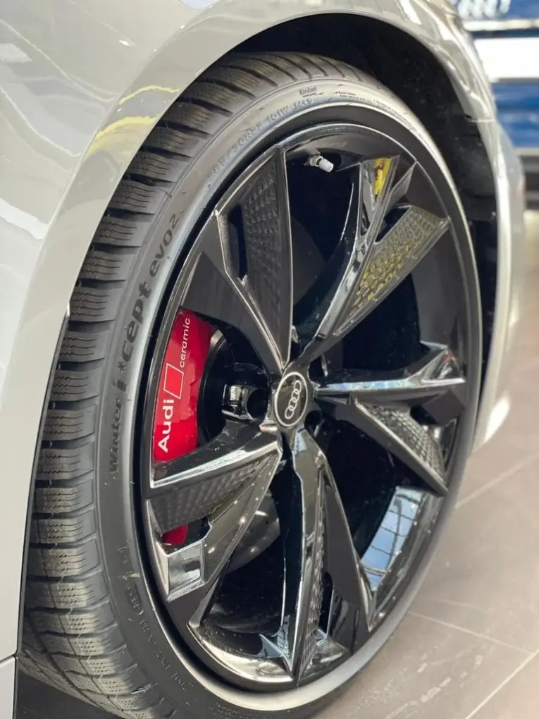 Audi RS6 Dynamic 2023, Außenansicht — Munich Luxury Cars, München. Der Audi RS6 Dynamic aus 2023 verbindet die Kombiform des RS6 mit 621 PS und einem…