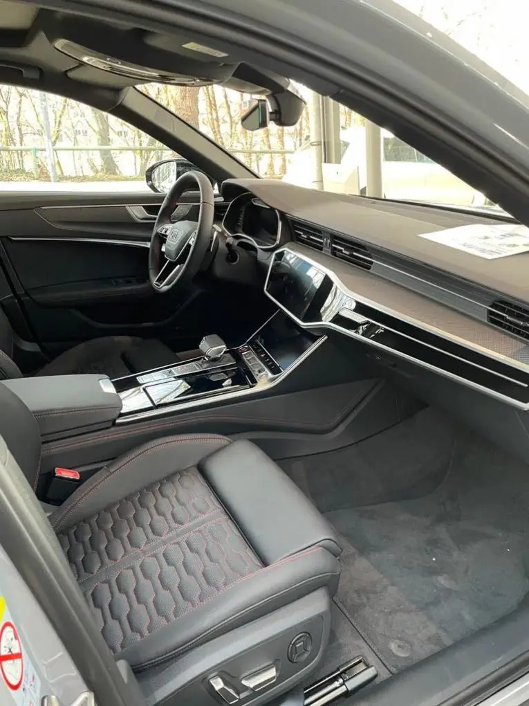 Audi RS6 Dynamic 2023, Frontansicht — Munich Luxury Cars, München. Der Audi RS6 Dynamic aus 2023 verbindet die Kombiform des RS6 mit 621 PS und einem…