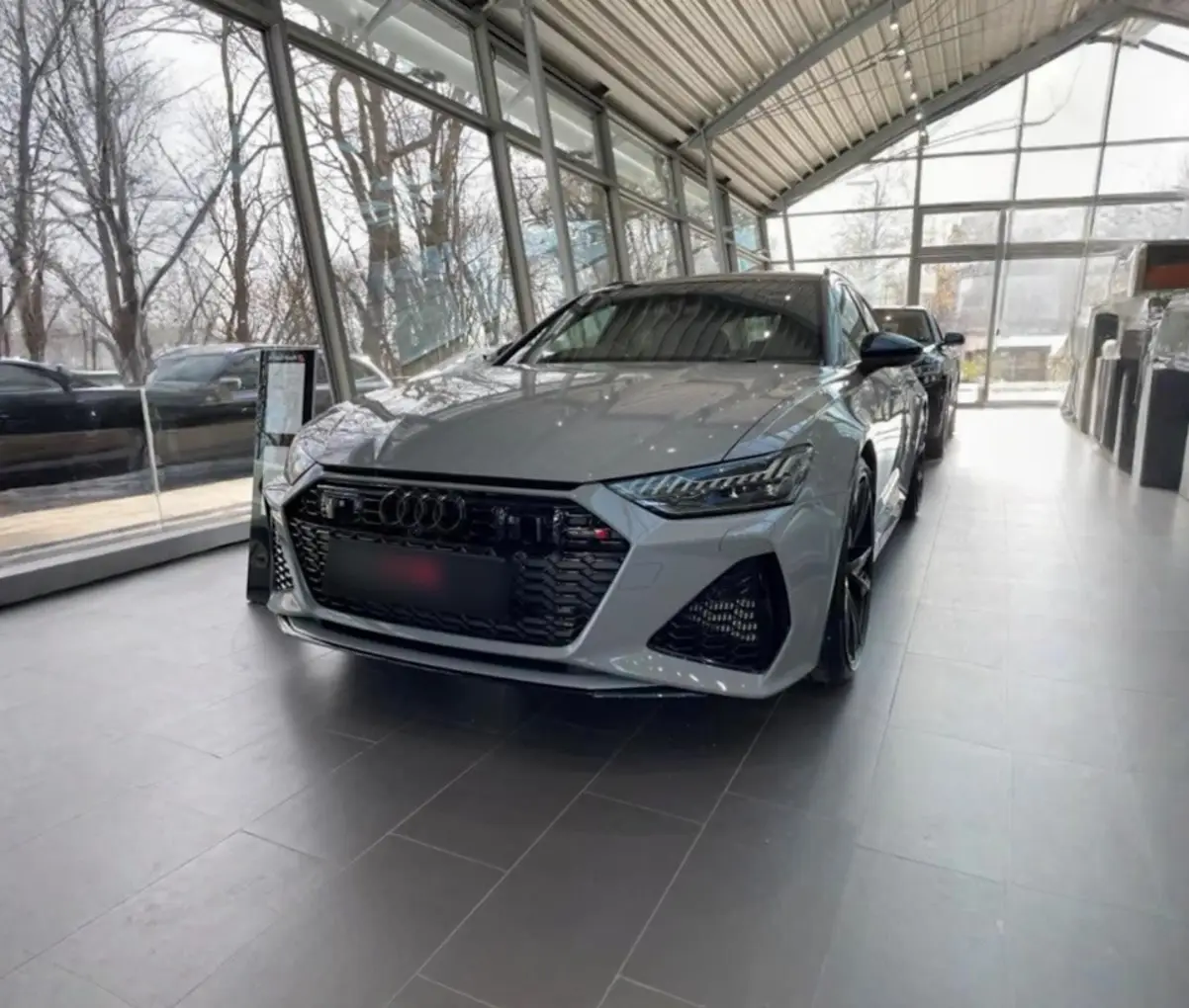 Audi RS6 Dynamic 2023, Innenraum — Munich Luxury Cars, München. Der Audi RS6 Dynamic aus 2023 verbindet die Kombiform des RS6 mit 621 PS und einem…