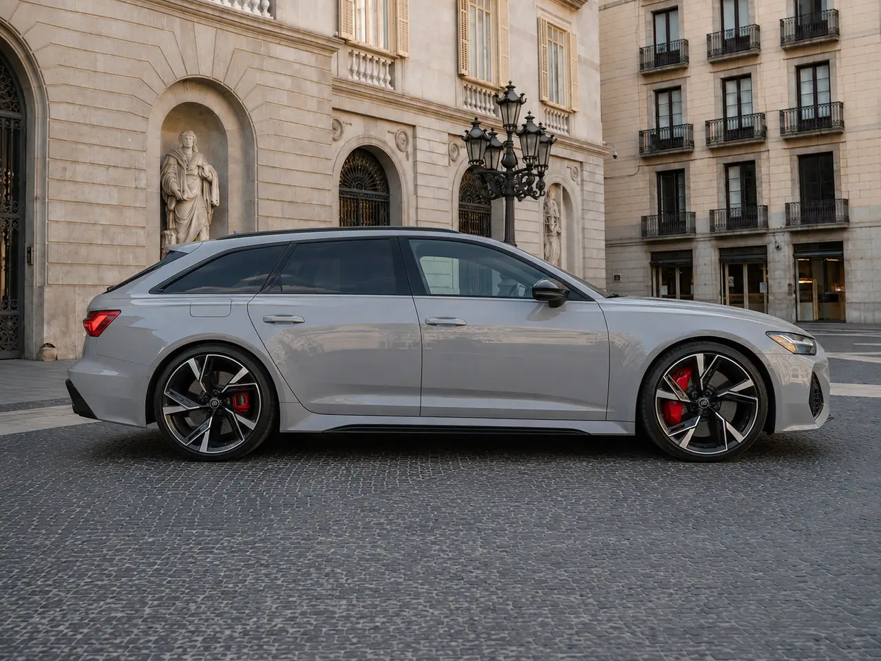 Audi RS6 Dynamic 2023, Außenansicht — Munich Luxury Cars, München. Der Audi RS6 Dynamic aus 2023 verbindet die Kombiform des RS6 mit 621 PS und einem…