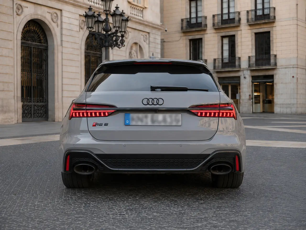 Audi RS6 Dynamic 2023, Heckansicht — Munich Luxury Cars, München. Der Audi RS6 Dynamic aus 2023 verbindet die Kombiform des RS6 mit 621 PS und einem…