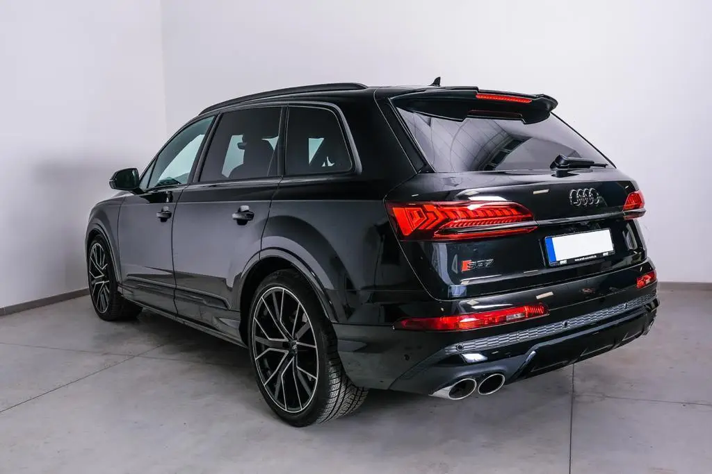 Audi SQ7 2025, Frontansicht — Munich Luxury Cars, München. Der Audi SQ7 verbindet die Statur eines großen SUV mit der Leistung eines Sportwagens:…