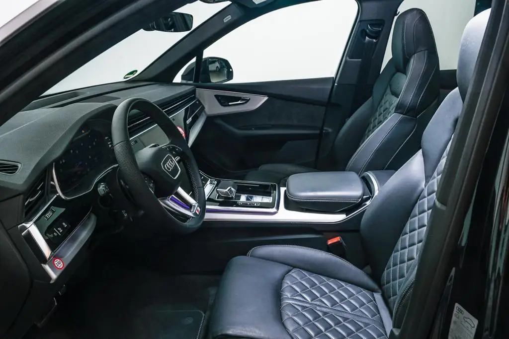 Audi SQ7 2025, Armaturenbrett — Munich Luxury Cars, München. Der Audi SQ7 verbindet die Statur eines großen SUV mit der Leistung eines Sportwagens:…