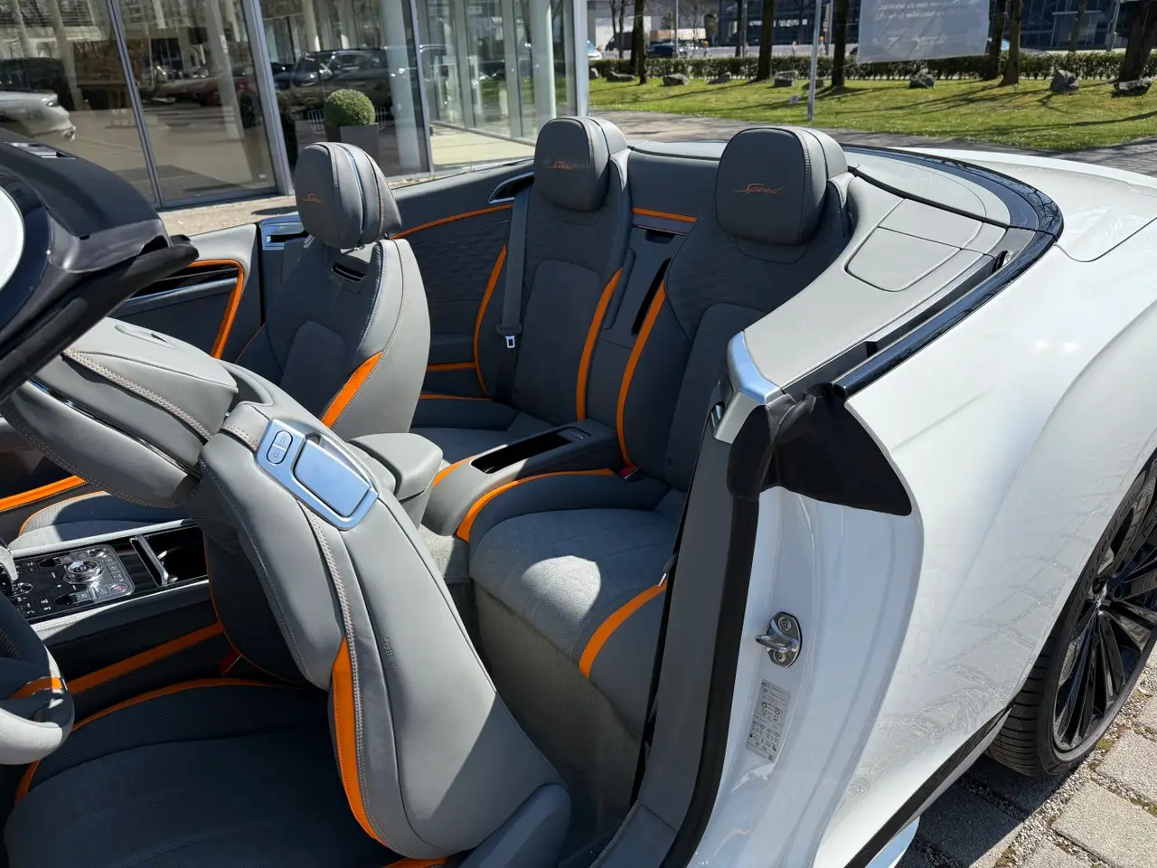 Bentley Continental GTC Speed 2025, Heckansicht — Munich Luxury Cars, München. Der Bentley Continental GTC Speed 2025 ist ein offener Viersitzer für alle, die große…
