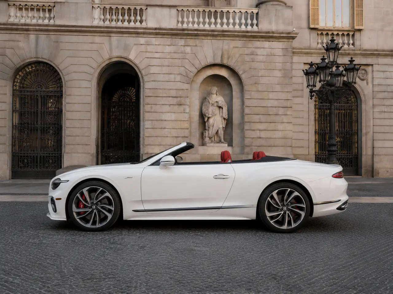 Bentley Continental GTC Speed 2025, Außenansicht — Munich Luxury Cars, München. Der Bentley Continental GTC Speed 2025 ist ein offener Viersitzer für alle, die große…