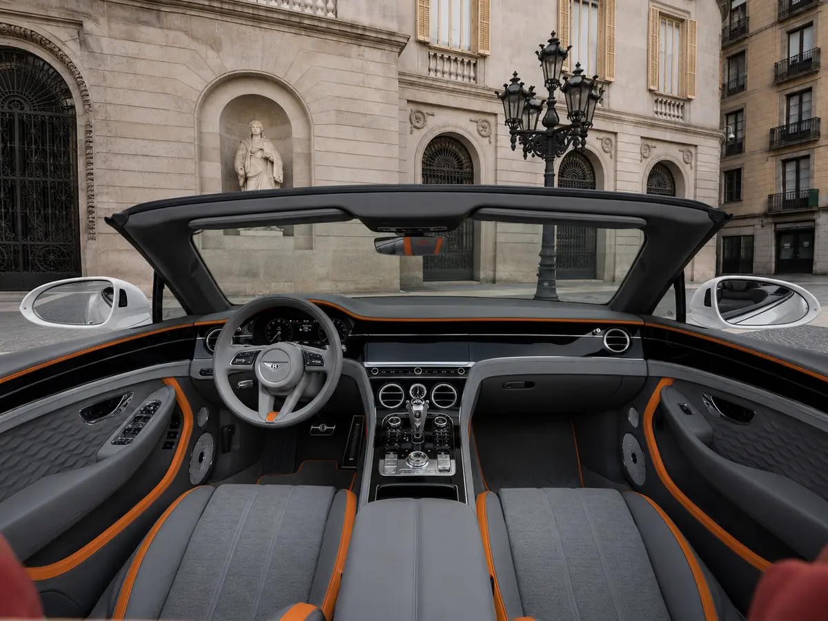Bentley Continental GTC Speed 2025, Innenraum — Munich Luxury Cars, München. Der Bentley Continental GTC Speed 2025 ist ein offener Viersitzer für alle, die große…