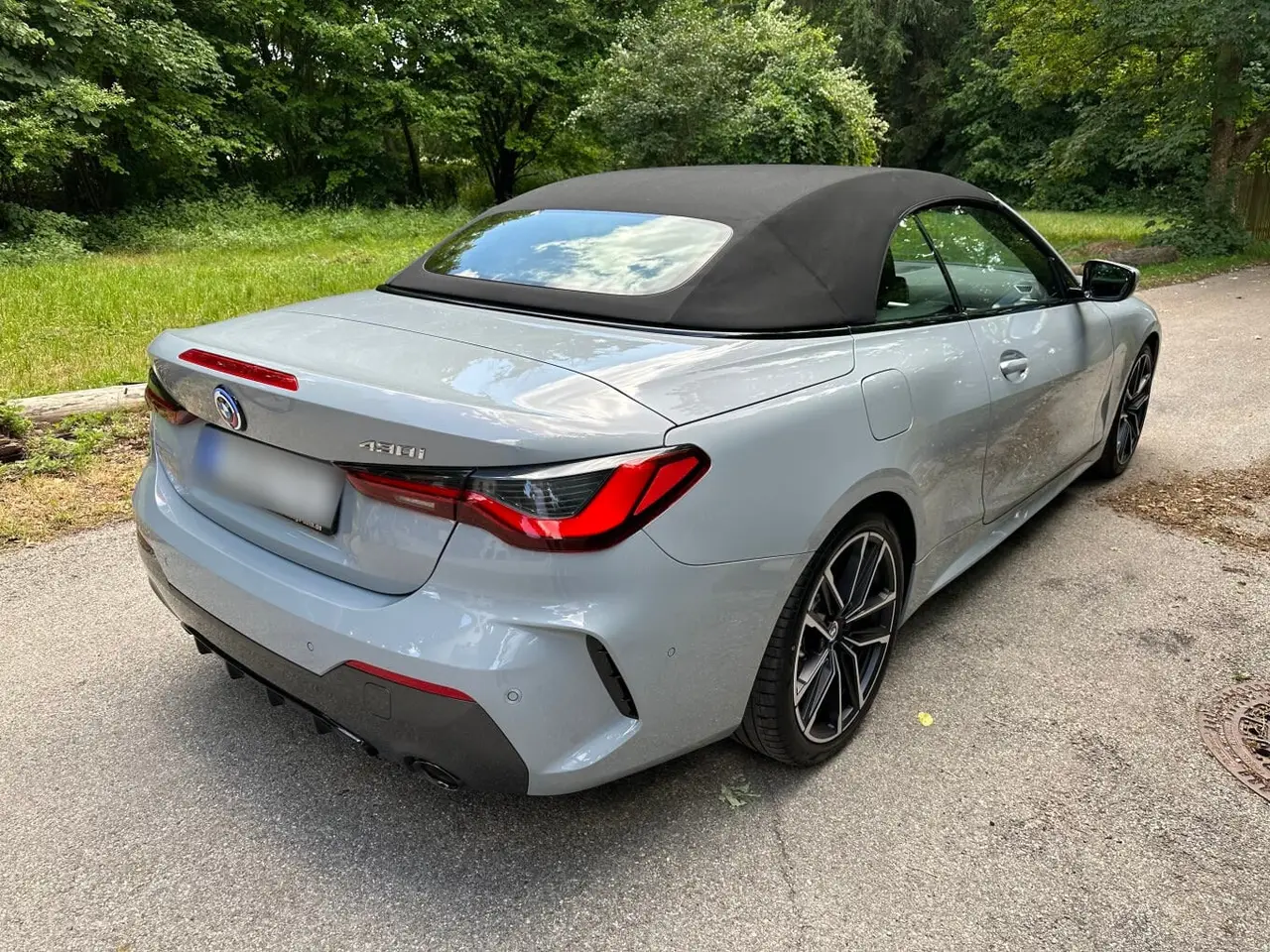 BMW 430i Cabrio 2023, Frontansicht — Munich Luxury Cars, München. Der BMW 430i Cabrio verbindet mit 245 PS eine spürbar agile, aber nie überzogene…