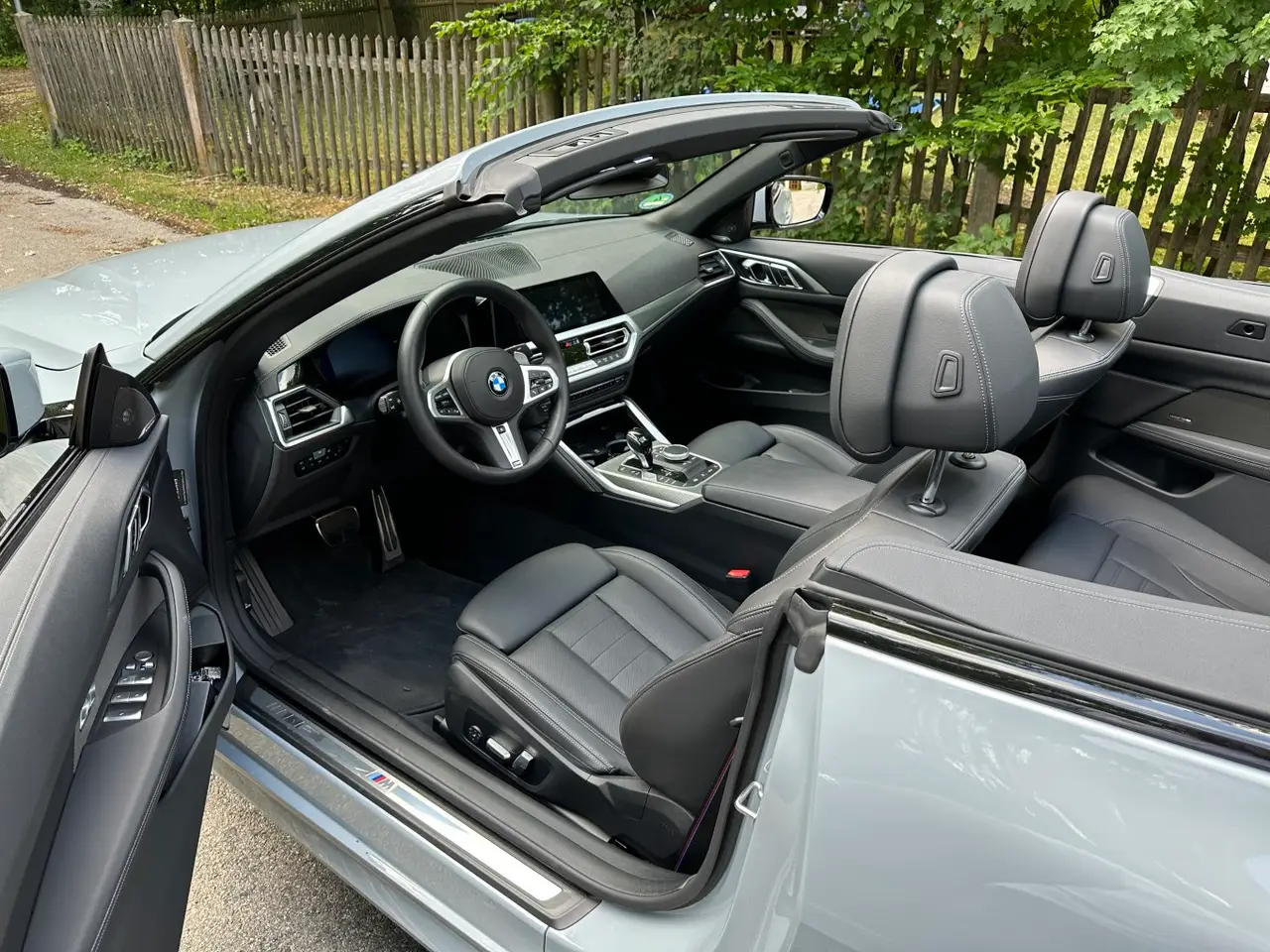 BMW 430i Cabrio 2023, Innenraum — Munich Luxury Cars, München. Der BMW 430i Cabrio verbindet mit 245 PS eine spürbar agile, aber nie überzogene…