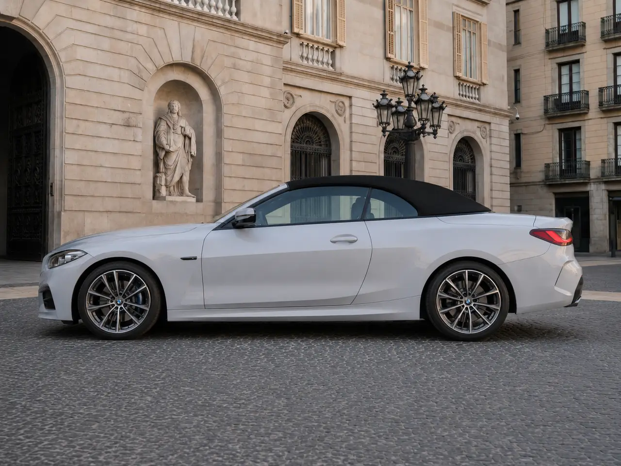 BMW 430i Cabrio 2023, Außenansicht — Munich Luxury Cars, München. Der BMW 430i Cabrio verbindet mit 245 PS eine spürbar agile, aber nie überzogene…