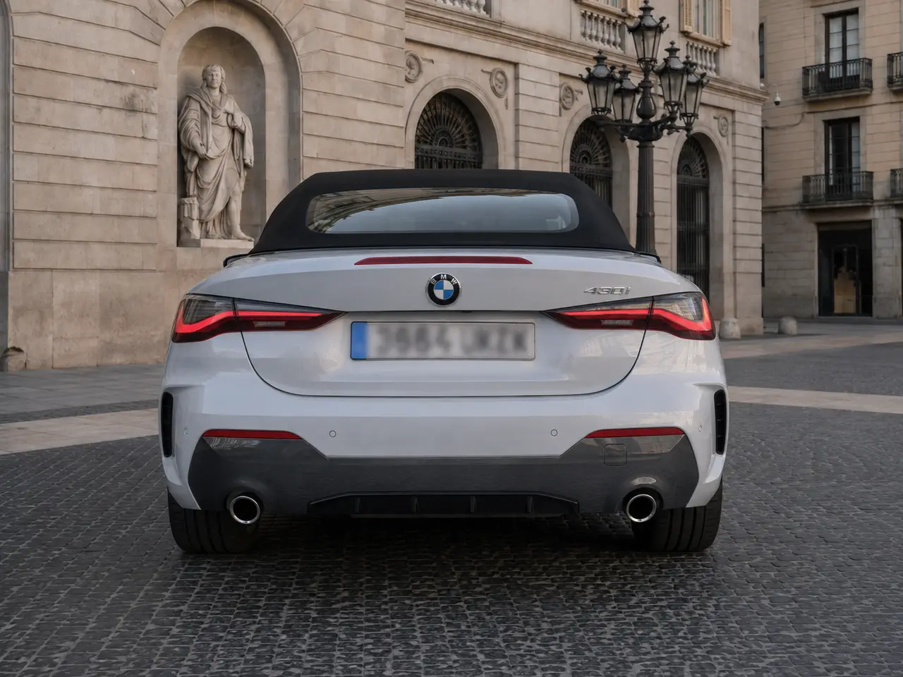 BMW 430i Cabrio 2023, Frontansicht — Munich Luxury Cars, München. Der BMW 430i Cabrio verbindet mit 245 PS eine spürbar agile, aber nie überzogene…