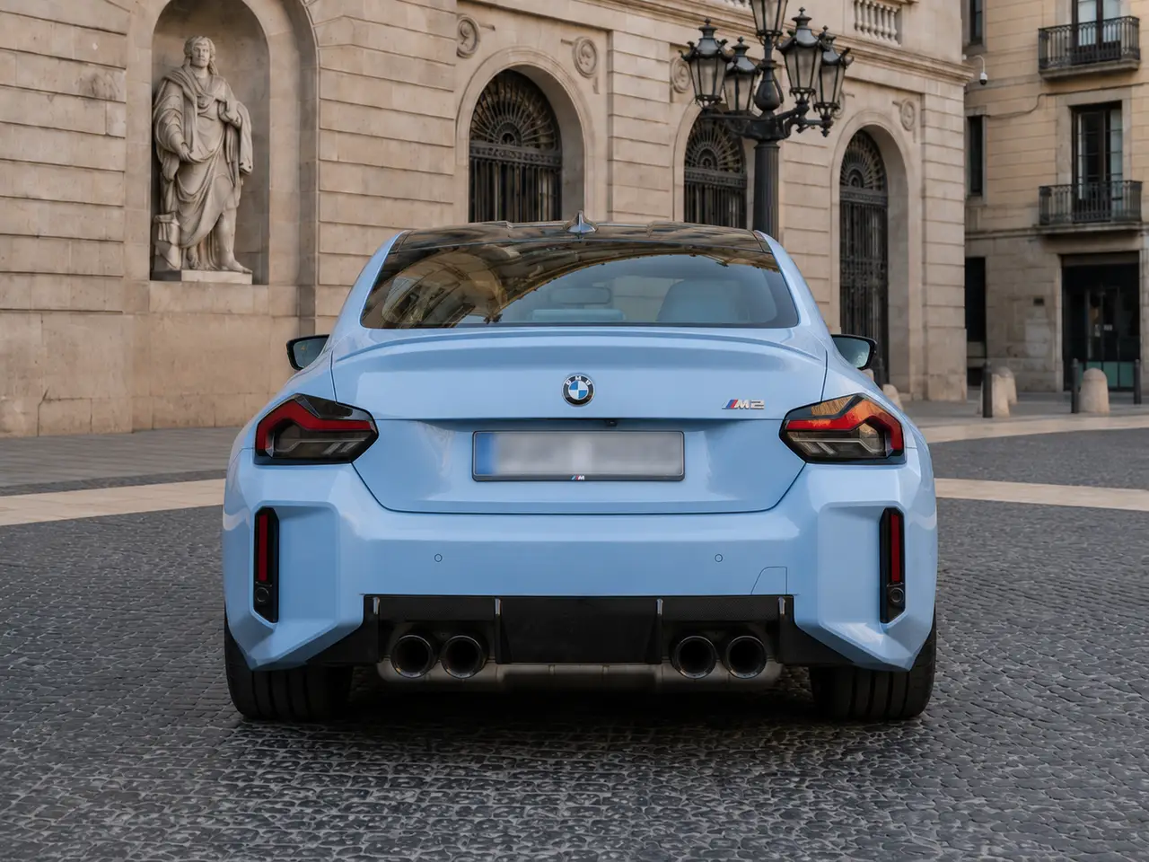 BMW M2 2024, Frontansicht — Munich Luxury Cars, München. Der BMW M2 2024 ist ein kompakter Sportwagen mit 460 PS, der Fahrspaß und…