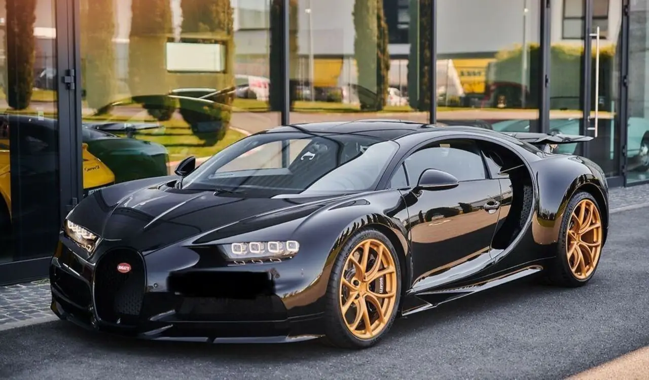 Bugatti Chiron 110 Ani 2019, Armaturenbrett — Munich Luxury Cars, München. Mit 1500 PS gehört der Bugatti Chiron 110 Ani zu den leistungsstärksten Fahrzeugen, die…