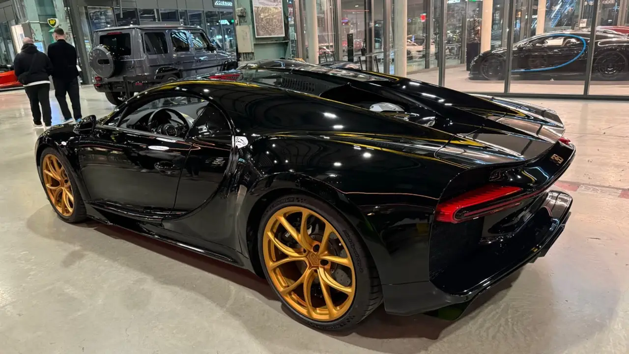 Bugatti Chiron 110 Ani 2019, Außenansicht — Munich Luxury Cars, München. Mit 1500 PS gehört der Bugatti Chiron 110 Ani zu den leistungsstärksten Fahrzeugen, die…