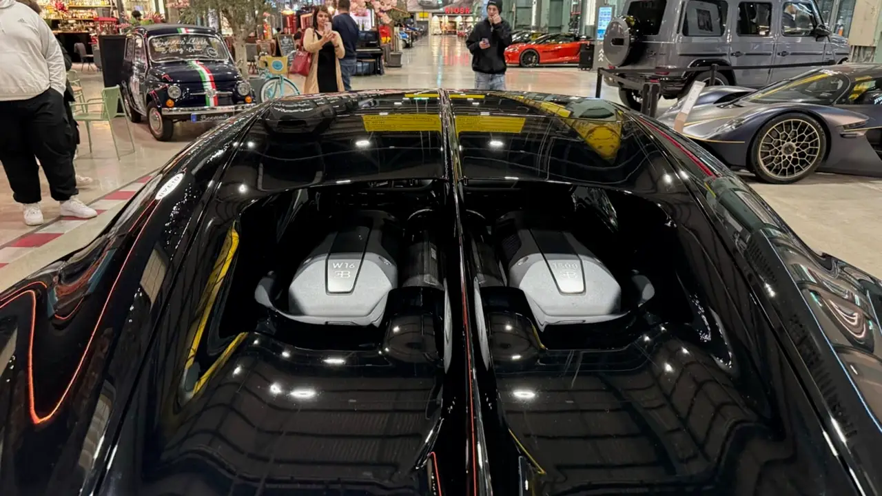 Bugatti Chiron 110 Ani 2019, Frontansicht — Munich Luxury Cars, München. Mit 1500 PS gehört der Bugatti Chiron 110 Ani zu den leistungsstärksten Fahrzeugen, die…
