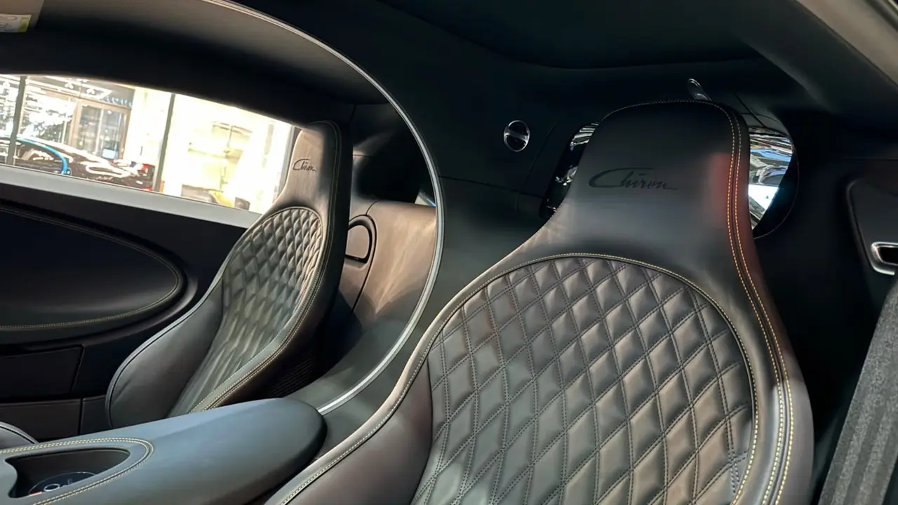 Bugatti Chiron 110 Ani 2019, Innenraum — Munich Luxury Cars, München. Mit 1500 PS gehört der Bugatti Chiron 110 Ani zu den leistungsstärksten Fahrzeugen, die…