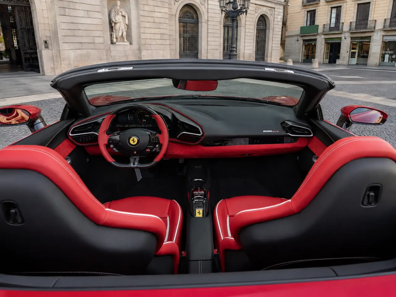 Ferrari 296 GTS Spider 2025, Innenraum — Munich Luxury Cars, München. Der Ferrari 296 GTS Spider steht für die aktuelle Mittelmotor-Linie von Ferrari: 819 PS,…