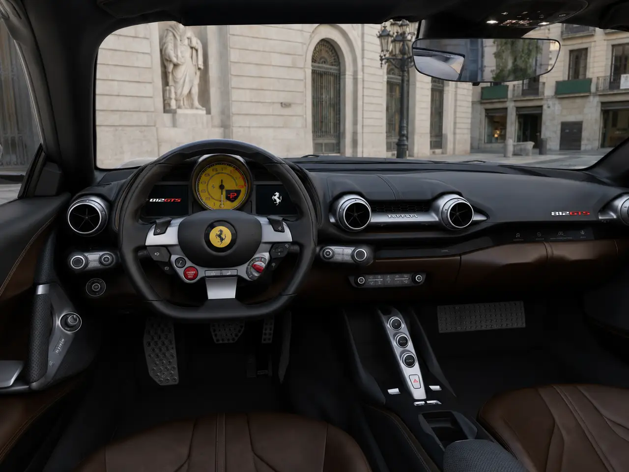 Ferrari 812 GTS 2024, Innenraum — Munich Luxury Cars, München. Der Ferrari 812 GTS verbindet einen Zwölfzylinder-Frontmotor mit offener Karosserie und…