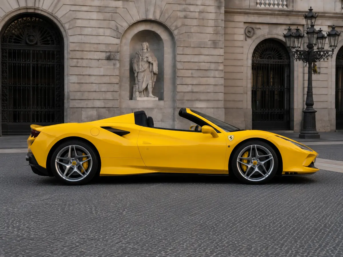 Ferrari F8 SPIDER 2023, Frontansicht — Munich Luxury Cars, München. Der Ferrari F8 Spider verkörpert das, was viele mit einem offenen Ferrari verbinden:…