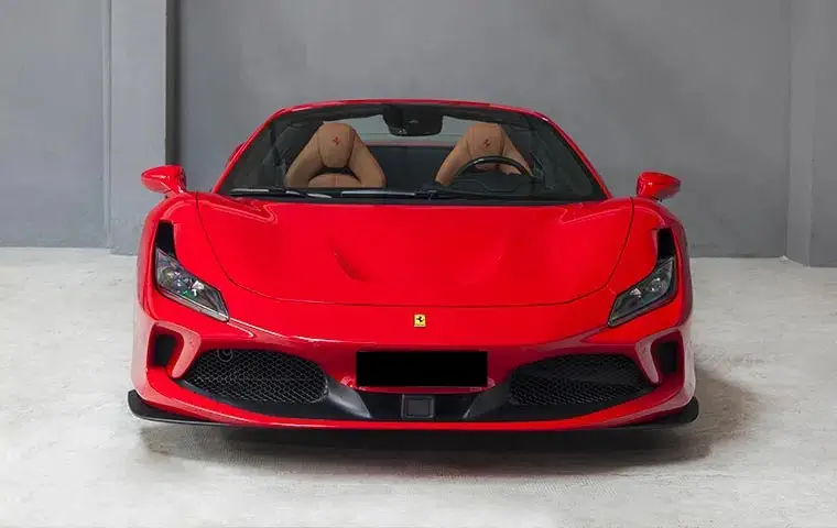 Ferrari F8 Tributo Spider Red 2023, Außenansicht — Munich Luxury Cars, München. Der Ferrari F8 Tributo Spider in Rot verbindet den kompromisslosen Charakter eines…