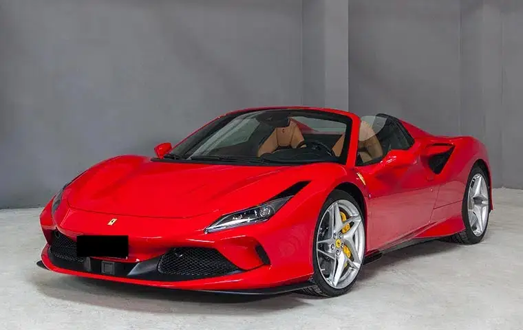 Ferrari F8 Tributo Spider Red 2023, Frontansicht — Munich Luxury Cars, München. Der Ferrari F8 Tributo Spider in Rot verbindet den kompromisslosen Charakter eines…