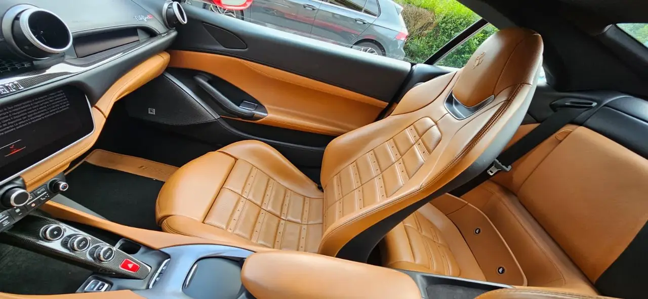 Ferrari Portofino M 2023, Frontansicht — Munich Luxury Cars, München. Der Ferrari Portofino M verbindet die Leistungsfähigkeit eines echten Sportwagens mit dem…