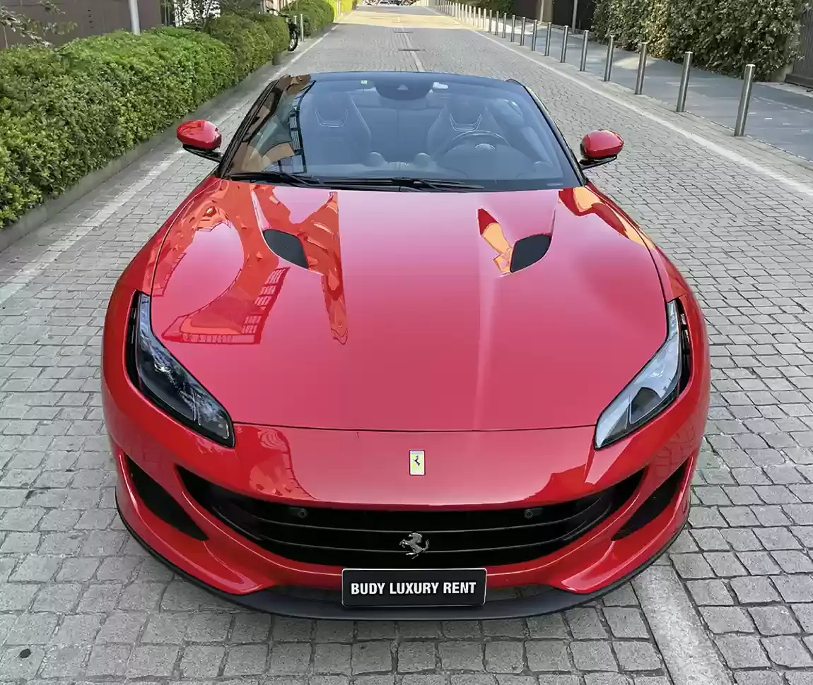 Ferrari Portofino M 2023, Innenraum — Munich Luxury Cars, München. Der Ferrari Portofino M verbindet die Leistungsfähigkeit eines echten Sportwagens mit dem…