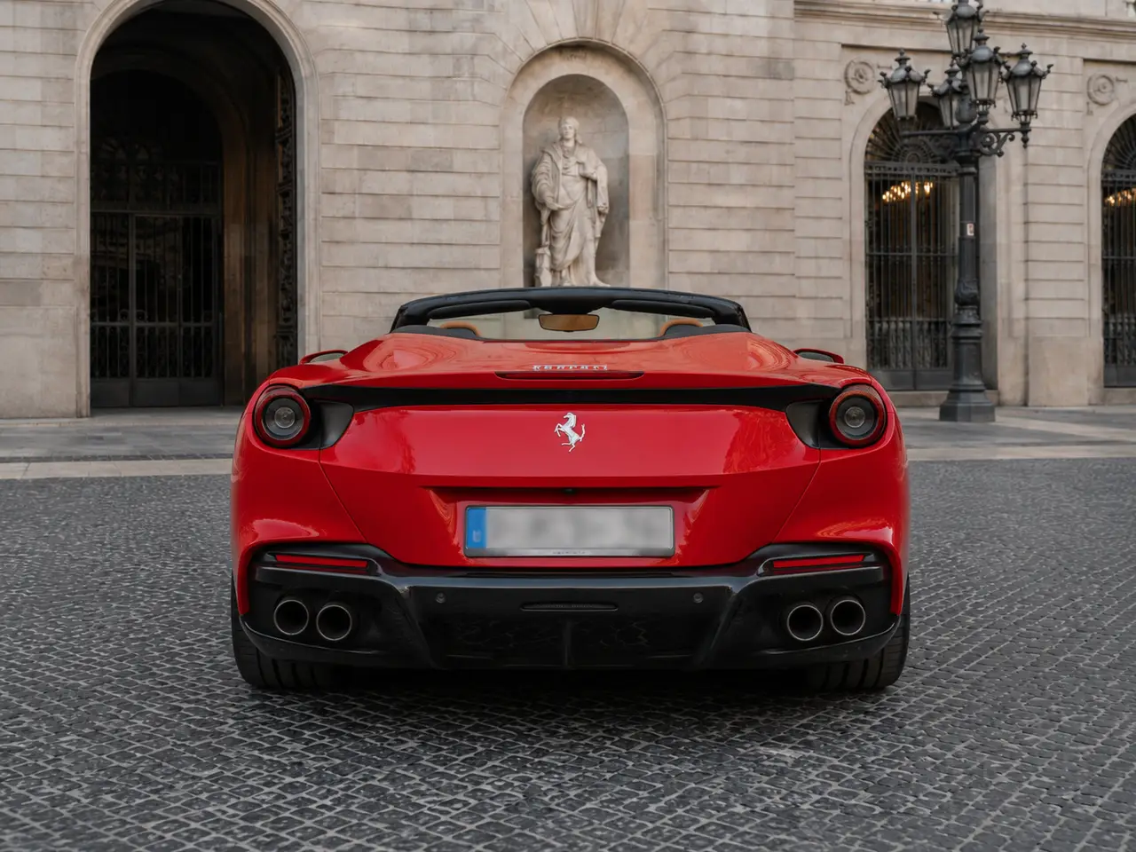 Ferrari Portofino M 2023, Heckansicht — Munich Luxury Cars, München. Der Ferrari Portofino M verbindet die Leistungsfähigkeit eines echten Sportwagens mit dem…