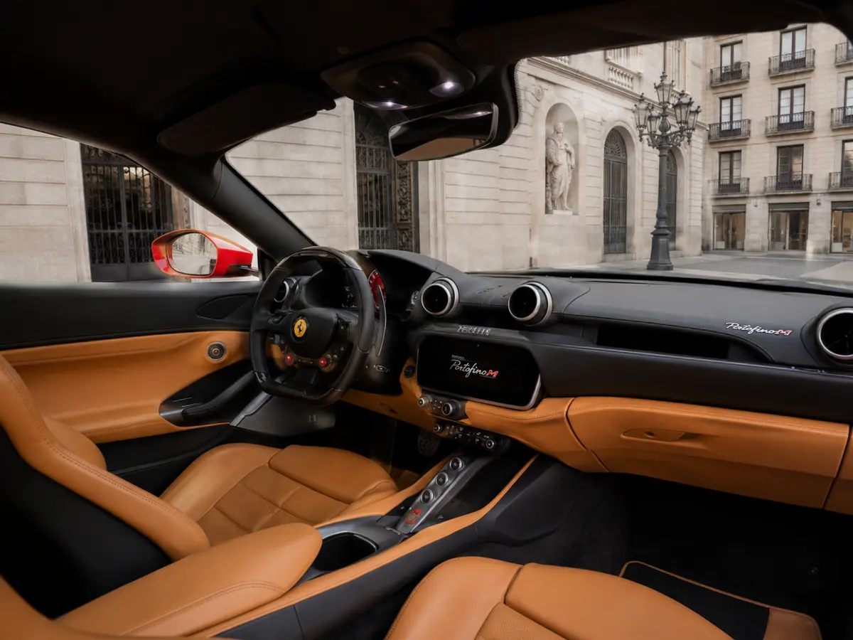 Ferrari Portofino M 2023, Innenraum — Munich Luxury Cars, München. Der Ferrari Portofino M verbindet die Leistungsfähigkeit eines echten Sportwagens mit dem…