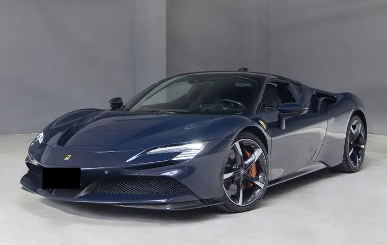 Ferrari SF90 Stradale 2025, Frontansicht — Munich Luxury Cars, München. Der Ferrari SF90 Stradale steht für die kompromisslose Spitze der Marke: 1000 PS, zwei…