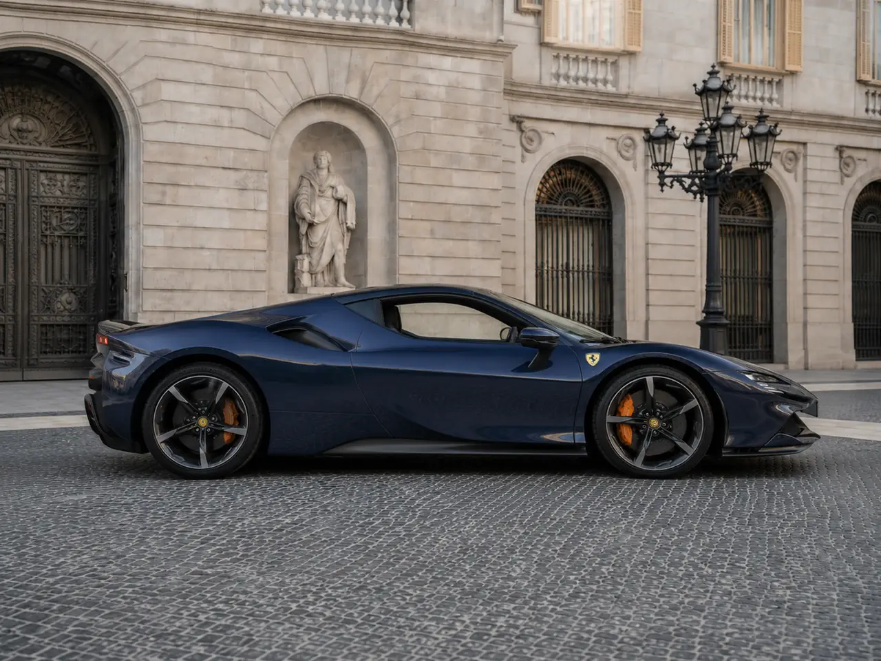 Ferrari SF90 Stradale 2025, Frontansicht — Munich Luxury Cars, München. Der Ferrari SF90 Stradale steht für die kompromisslose Spitze der Marke: 1000 PS, zwei…