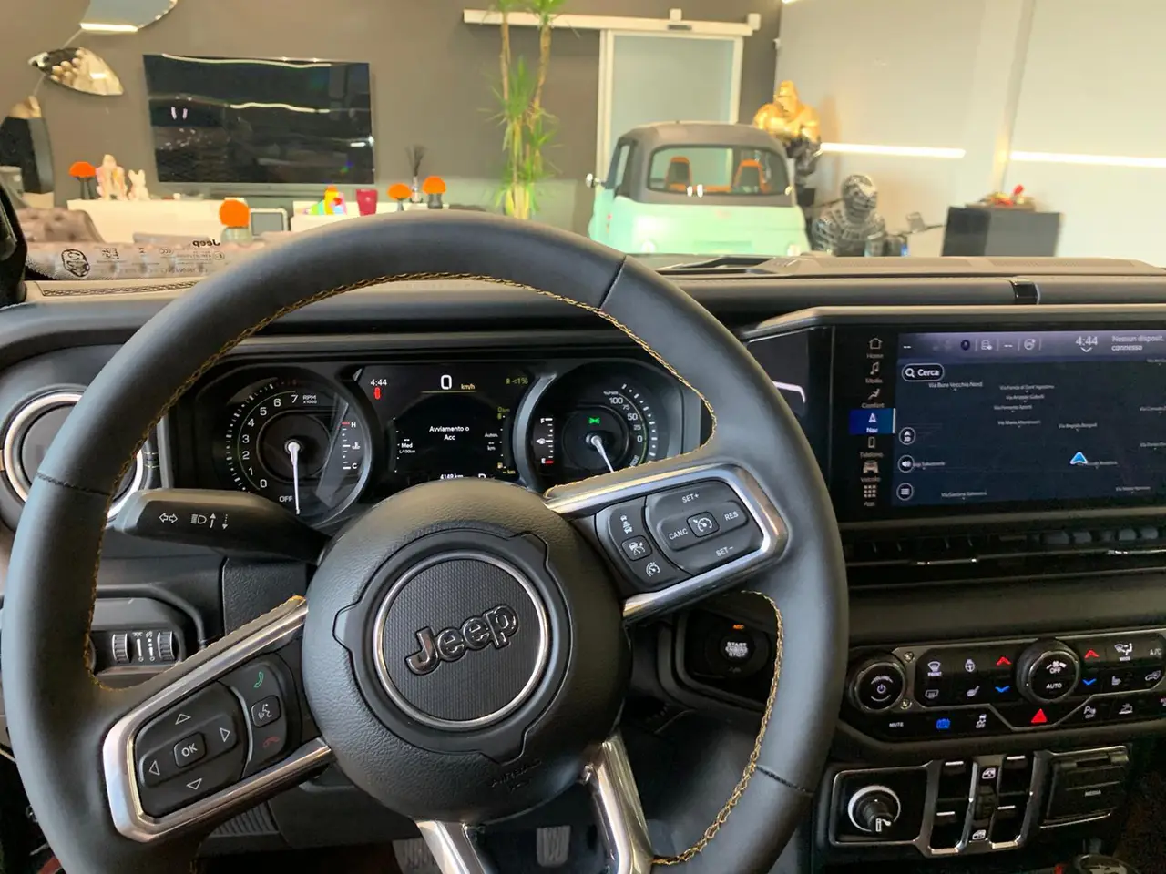 Jeep Wrangler 2025, Frontansicht — Munich Luxury Cars, München. Der Jeep Wrangler aus dem Modelljahr 2025 bringt mit 272 PS und Platz für fünf Personen…