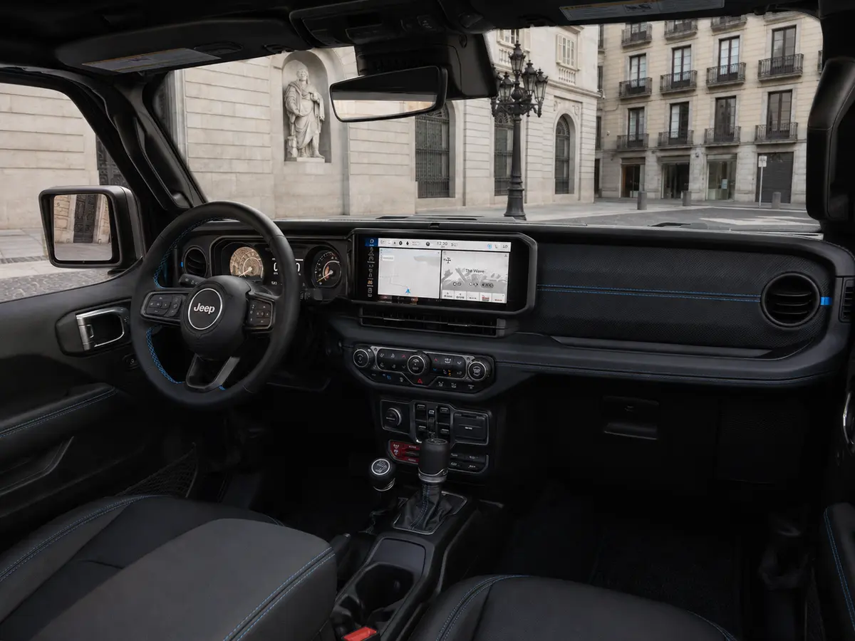 Jeep Wrangler 2025, Innenraum — Munich Luxury Cars, München. Der Jeep Wrangler aus dem Modelljahr 2025 bringt mit 272 PS und Platz für fünf Personen…