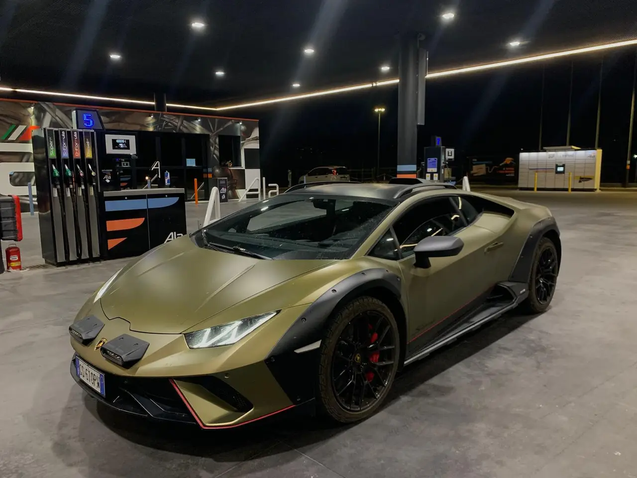 Lamborghini Huracan Sterrato 2024, Außenansicht — Munich Luxury Cars, München. Der Lamborghini Huracán Sterrato nimmt innerhalb der Huracán-Reihe eine Sonderstellung…