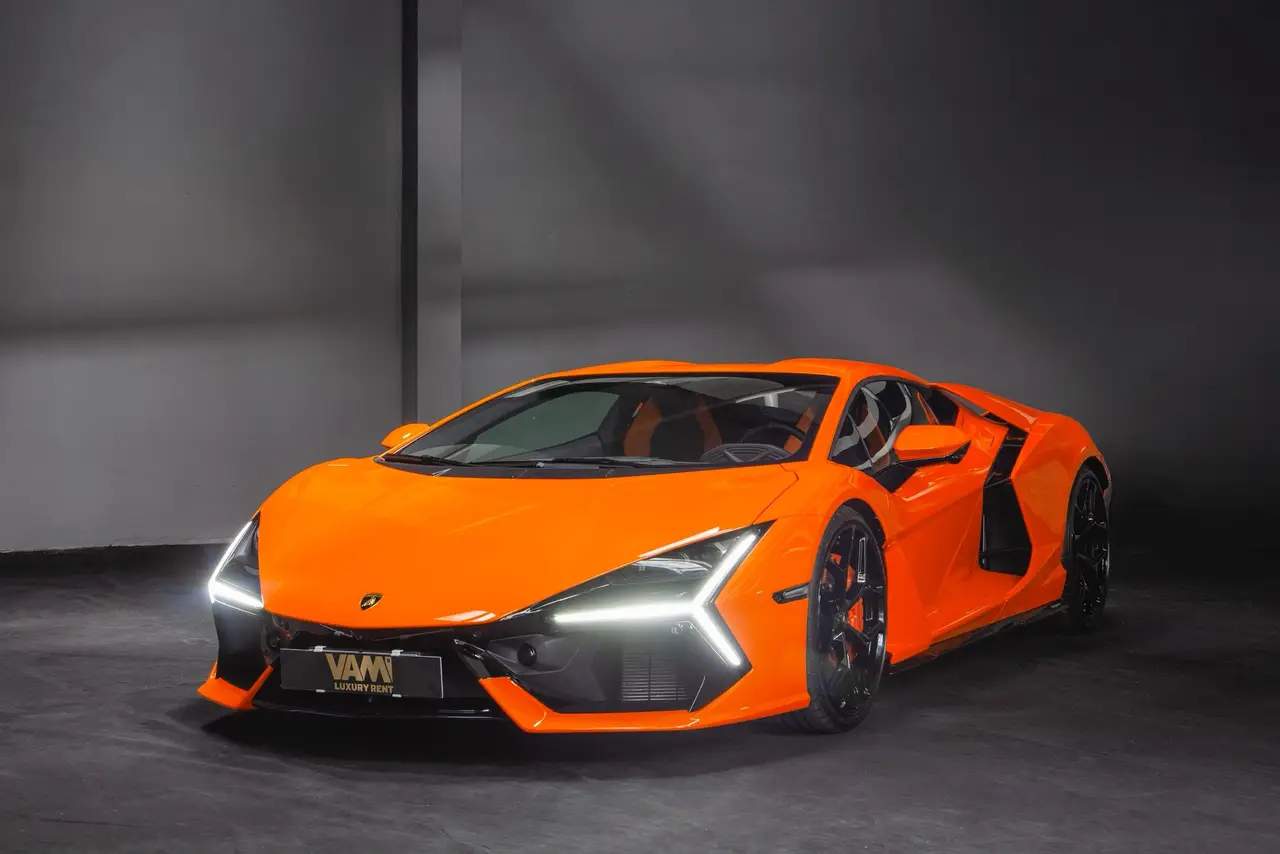 Lamborghini Revuelto 2026, Frontansicht — Munich Luxury Cars, München. Der Lamborghini Revuelto markiert die aktuelle Speerspitze des Hauses aus Sant'Agata und…