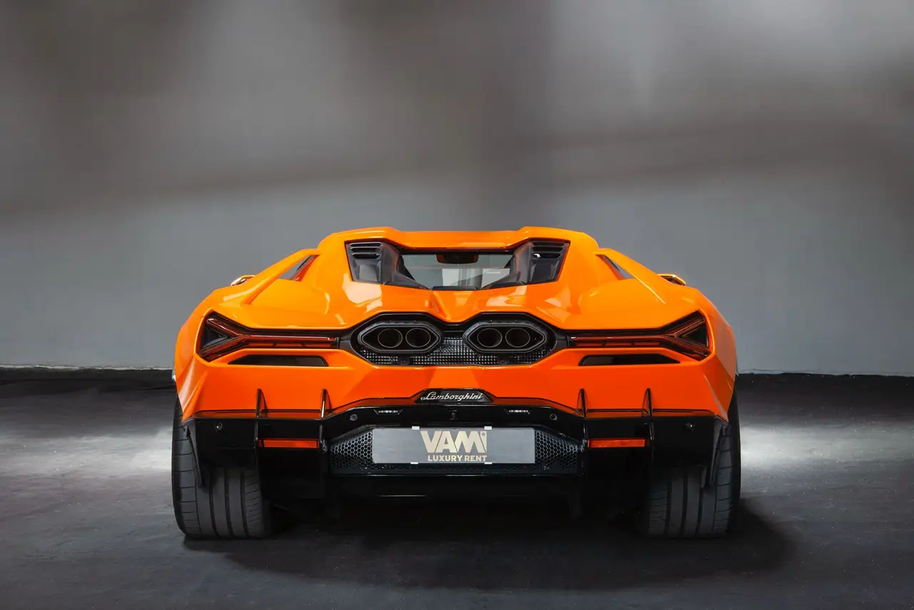 Lamborghini Revuelto 2026, Innenraum — Munich Luxury Cars, München. Der Lamborghini Revuelto markiert die aktuelle Speerspitze des Hauses aus Sant'Agata und…