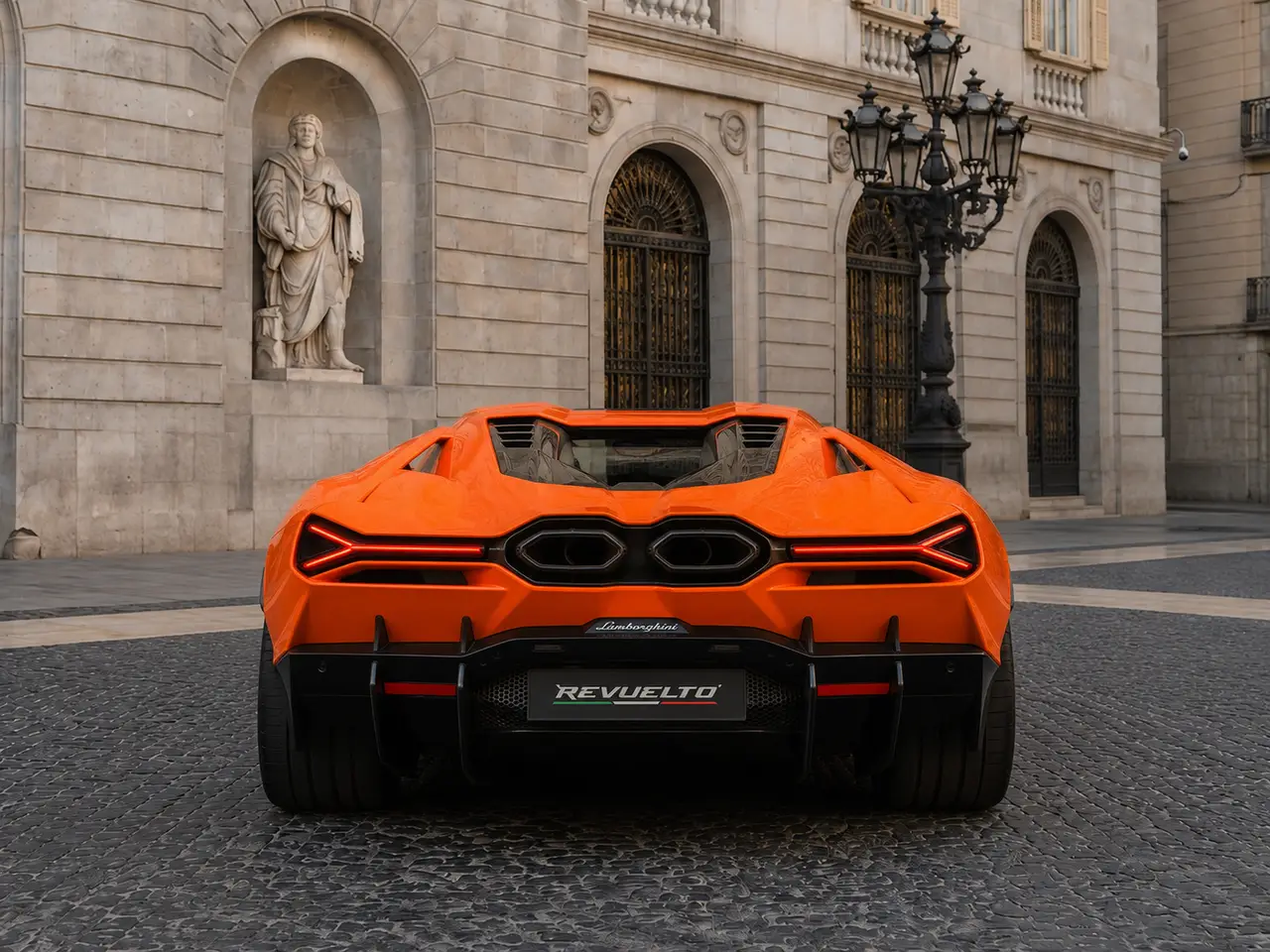 Lamborghini Revuelto 2026, Heckansicht — Munich Luxury Cars, München. Der Lamborghini Revuelto markiert die aktuelle Speerspitze des Hauses aus Sant'Agata und…