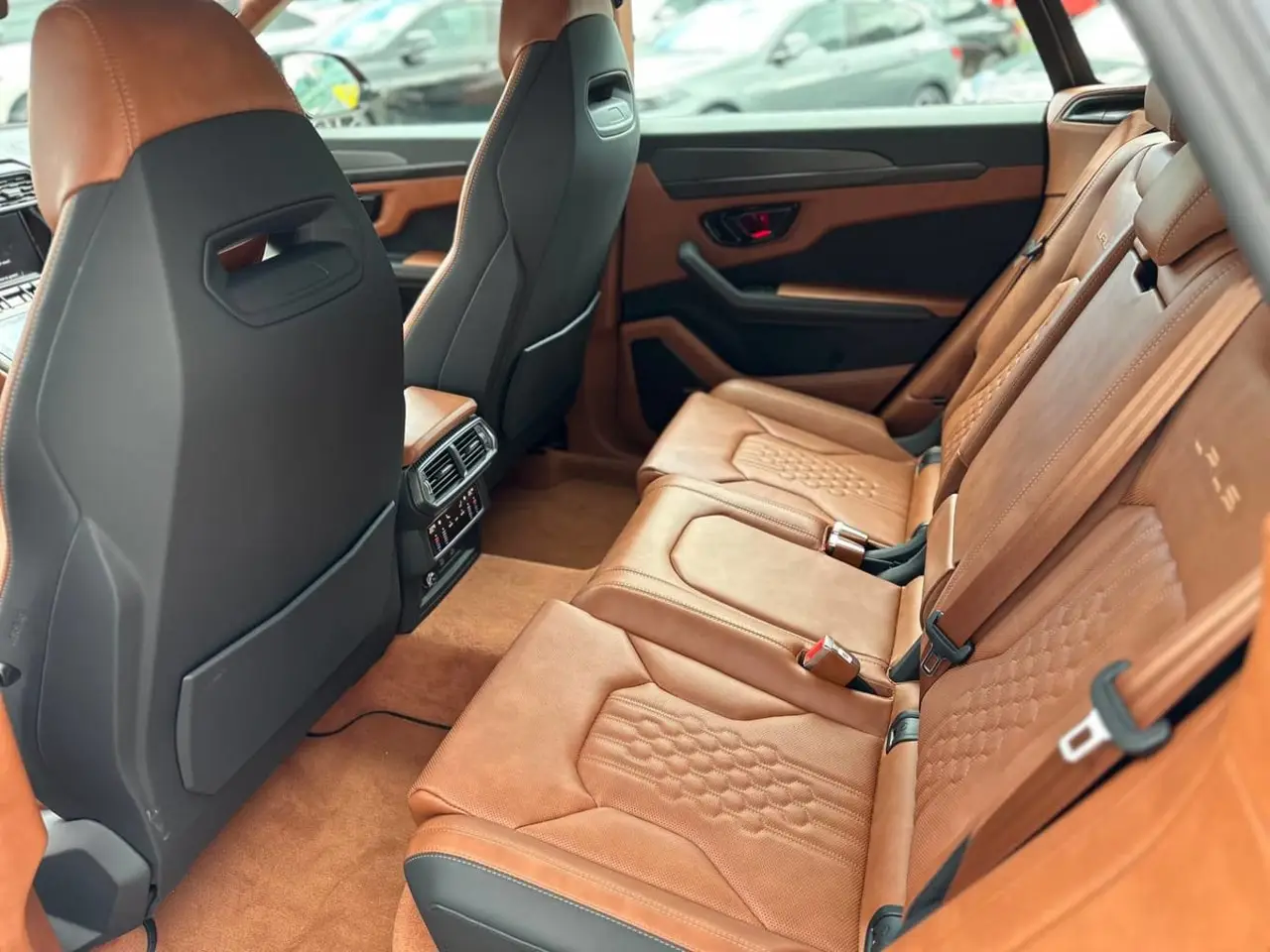 Lamborghini Urus S 2023, Außenansicht — Munich Luxury Cars, München. Der Lamborghini Urus S verbindet die Fahrdynamik eines Sportwagens mit dem Format eines…