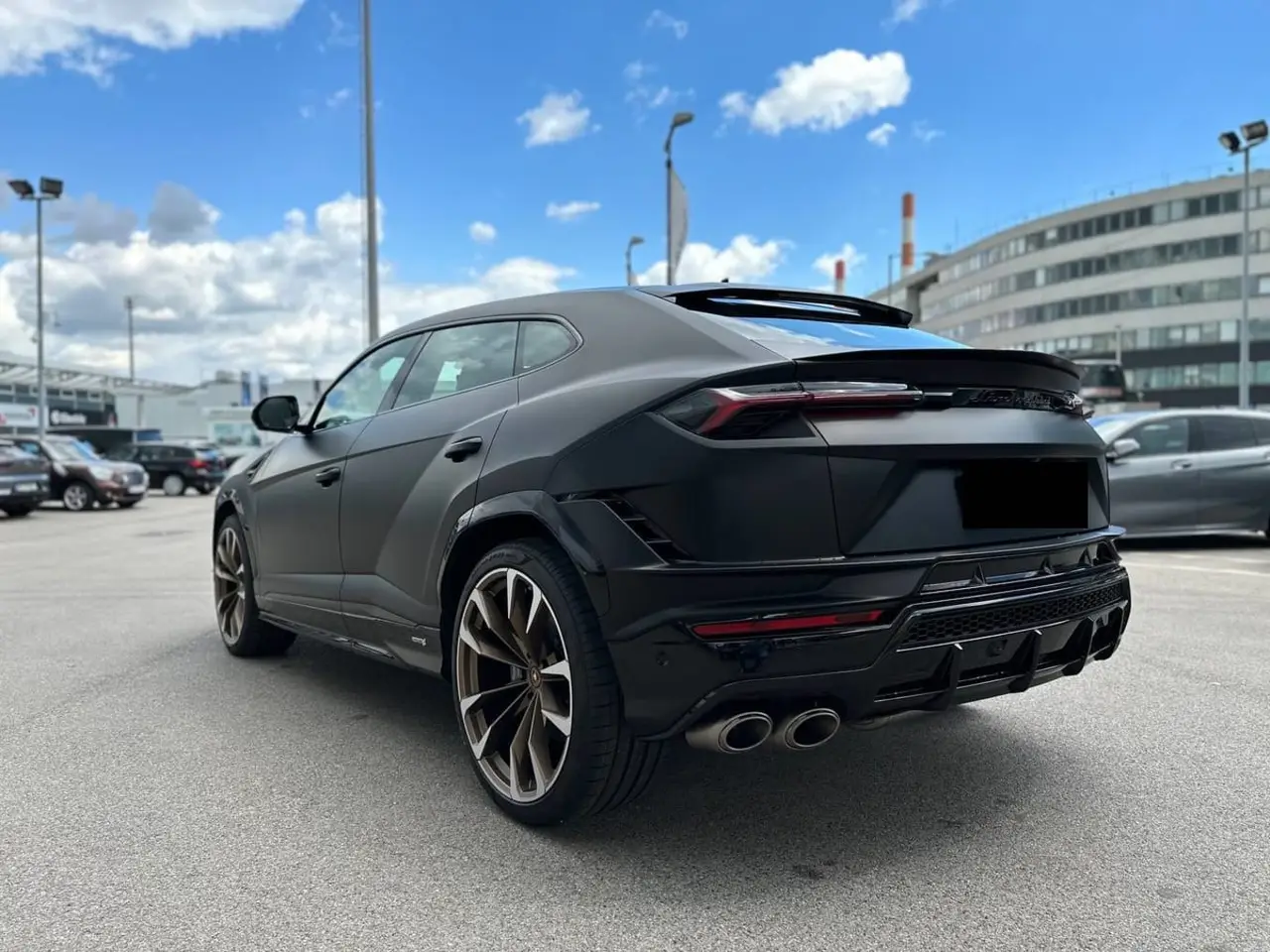Lamborghini Urus S 2023, Frontansicht — Munich Luxury Cars, München. Der Lamborghini Urus S verbindet die Fahrdynamik eines Sportwagens mit dem Format eines…
