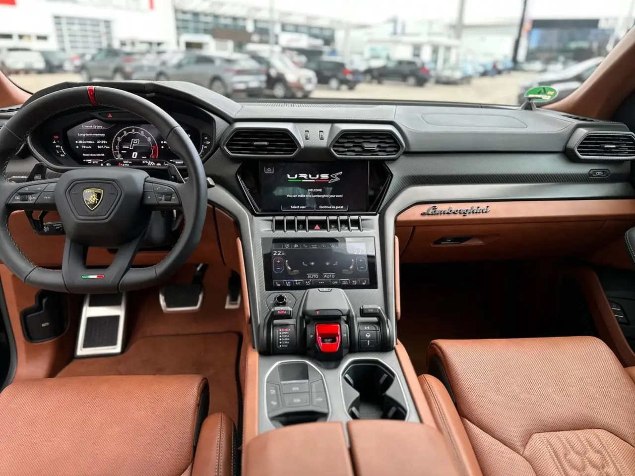 Lamborghini Urus S 2023, Heckansicht — Munich Luxury Cars, München. Der Lamborghini Urus S verbindet die Fahrdynamik eines Sportwagens mit dem Format eines…