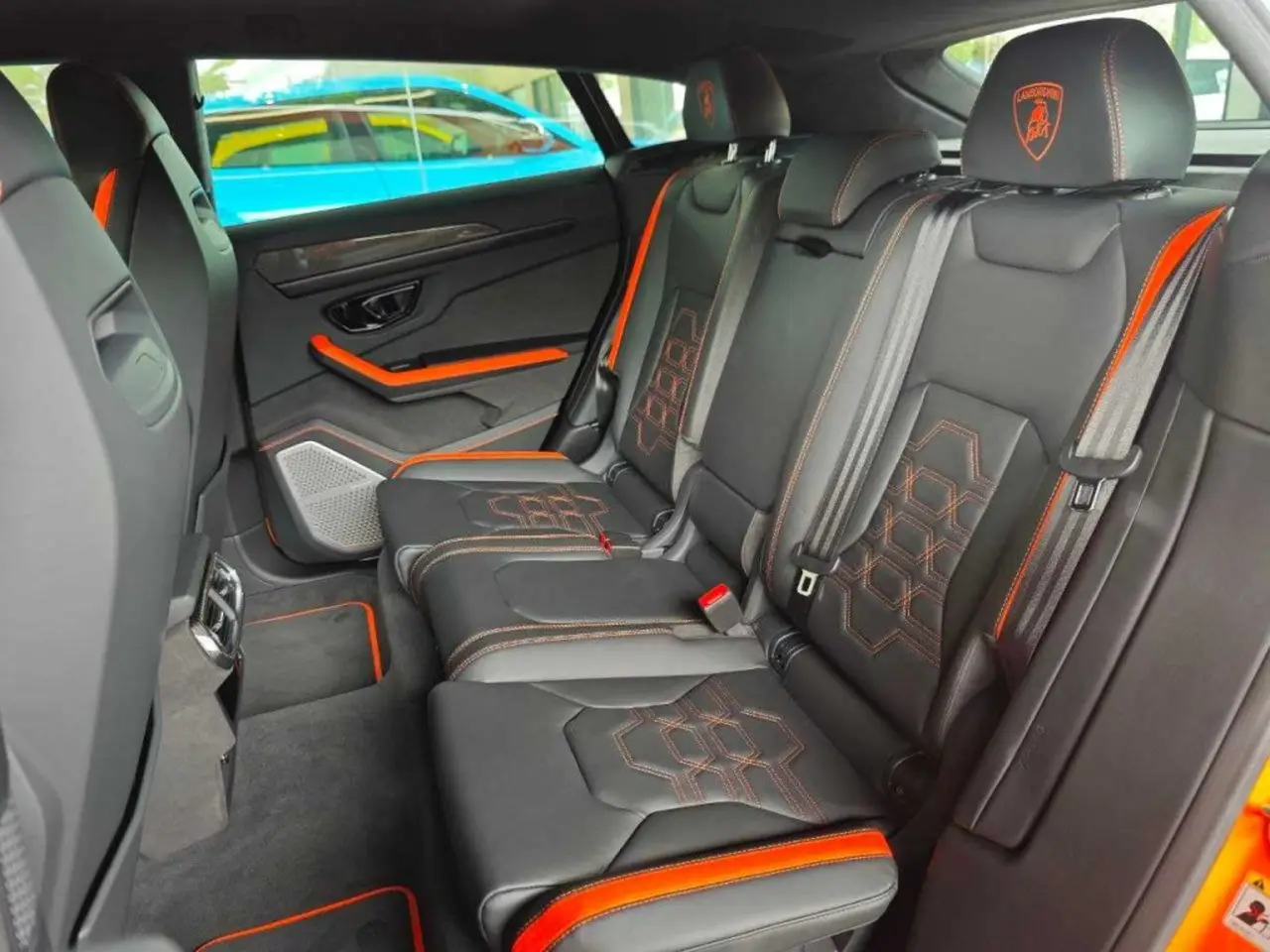 Lamborghini Urus S 2024, Innenraum — Munich Luxury Cars, München. Der Lamborghini Urus S verbindet die Fahrdynamik eines Supersportwagens mit dem…